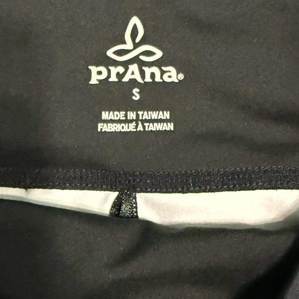 PRANA CROP LEGGING PANT Black White Geometric Pattern Back Zip Pocket S